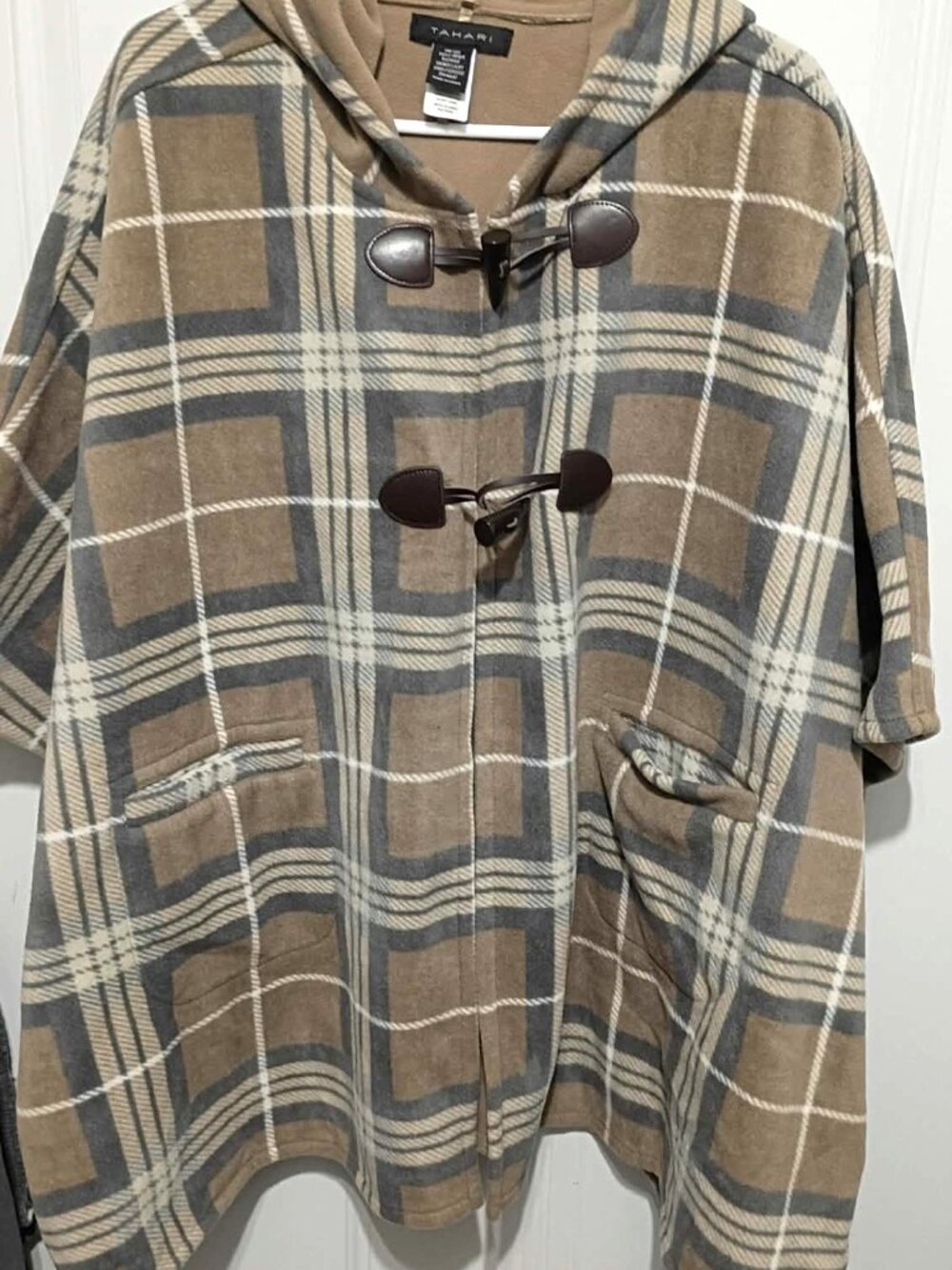Tahari ladies flannel cloak/cape, NWOT, One Size